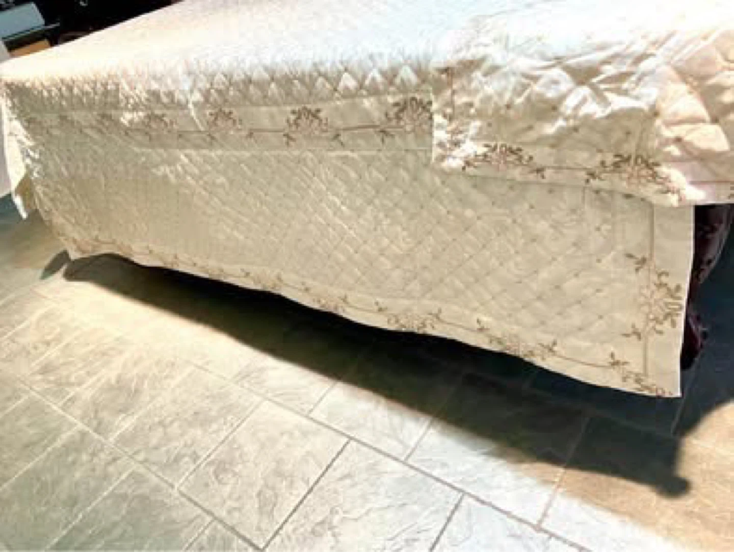 Queen Embroidered Bedspread with 2 Matching Pillowcase Shams - photo 4