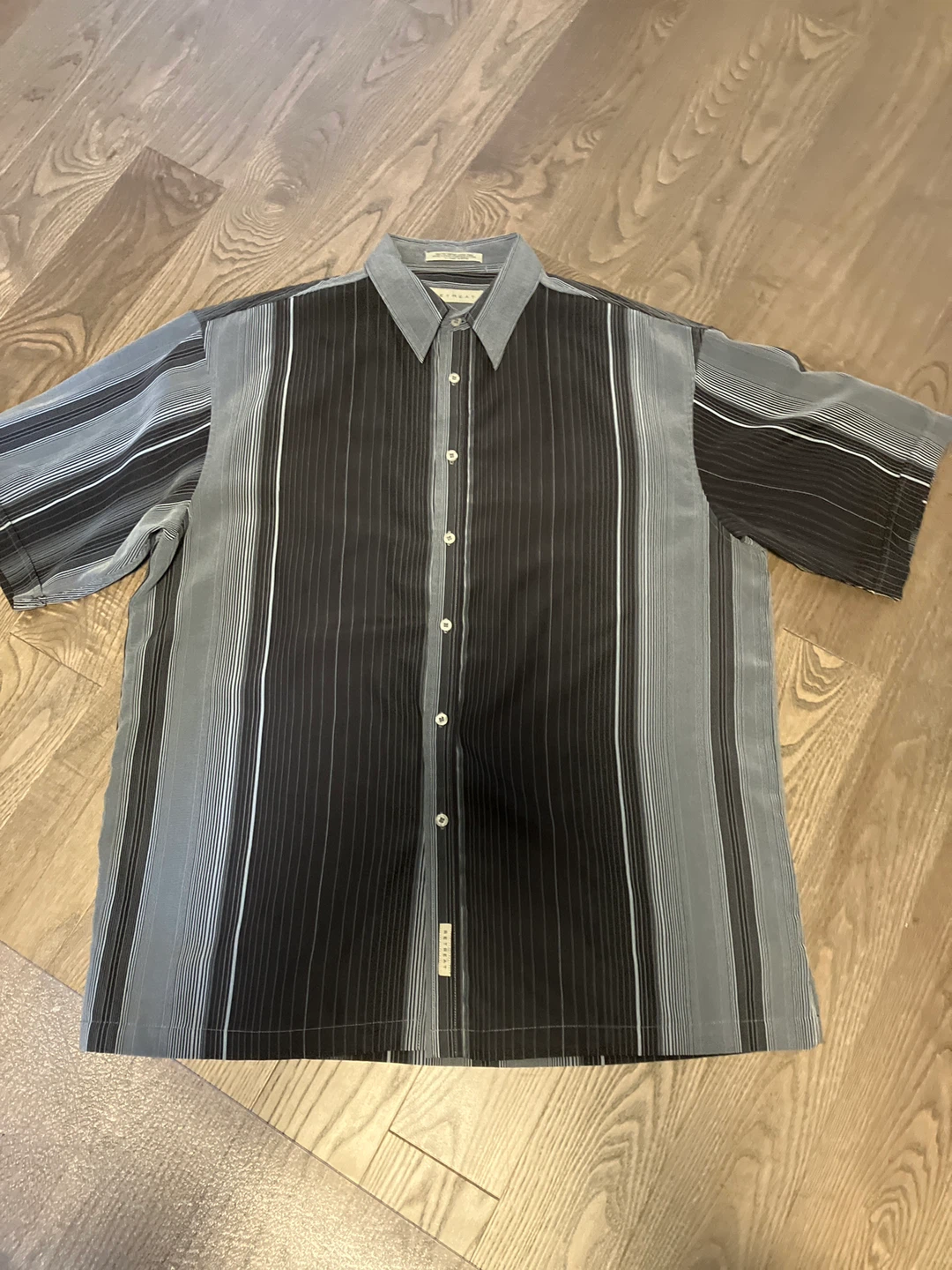 2 Short Sleeve Button-Up Shirts ⚽️ - photo 3