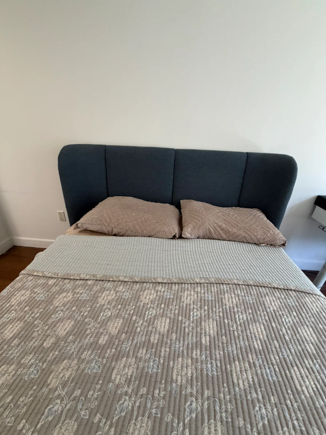 Queen Size Upholstered Bed Frame with Storage Drawers