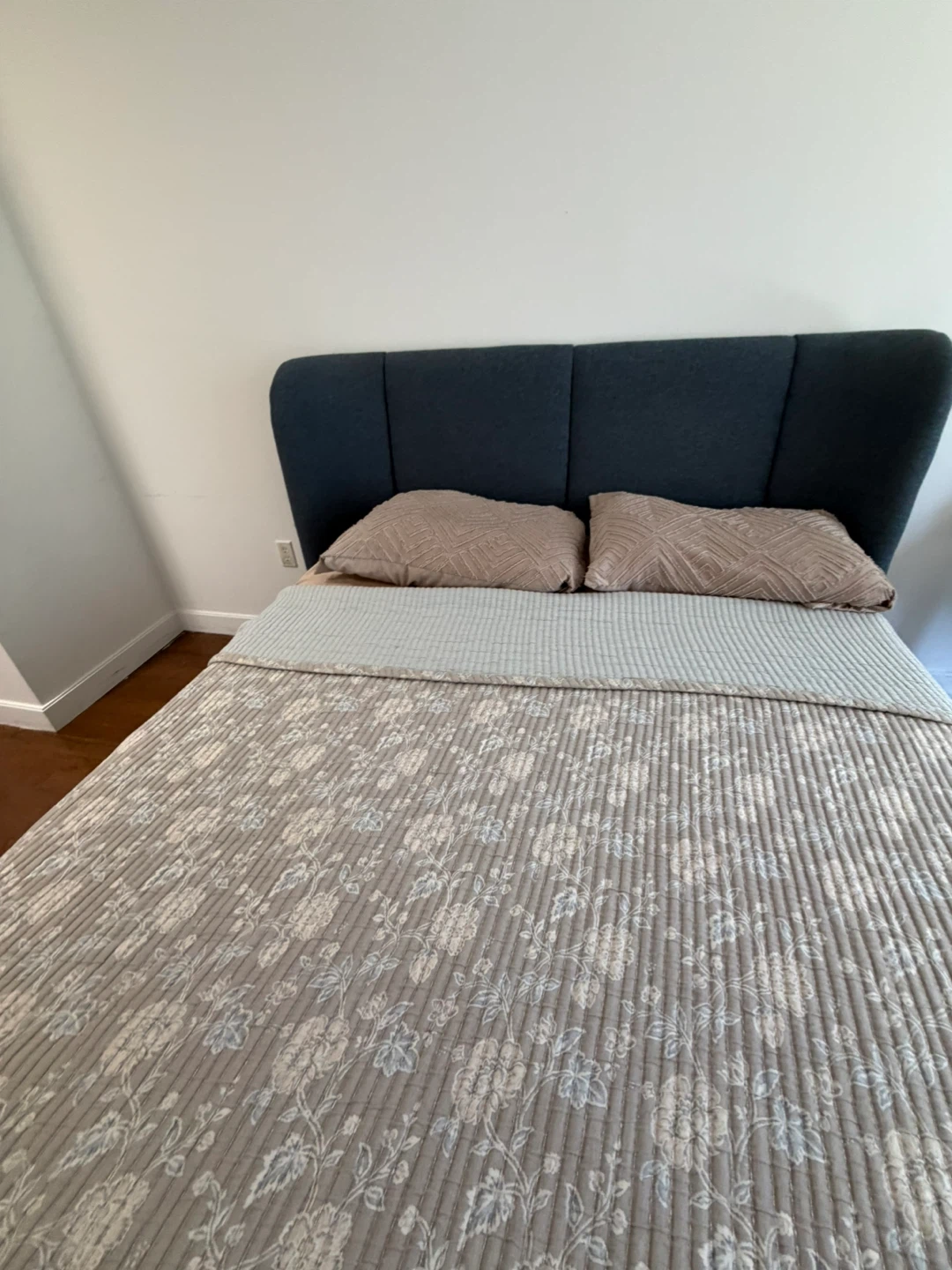 Queen Size Upholstered Bed Frame with Storage Drawers - photo 4