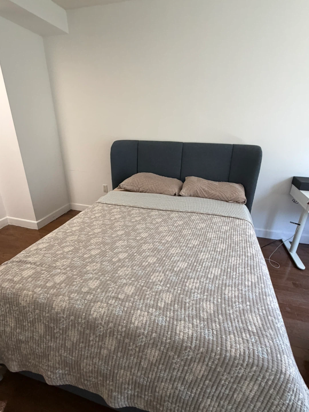 Queen Size Upholstered Bed Frame with Storage Drawers - photo 5