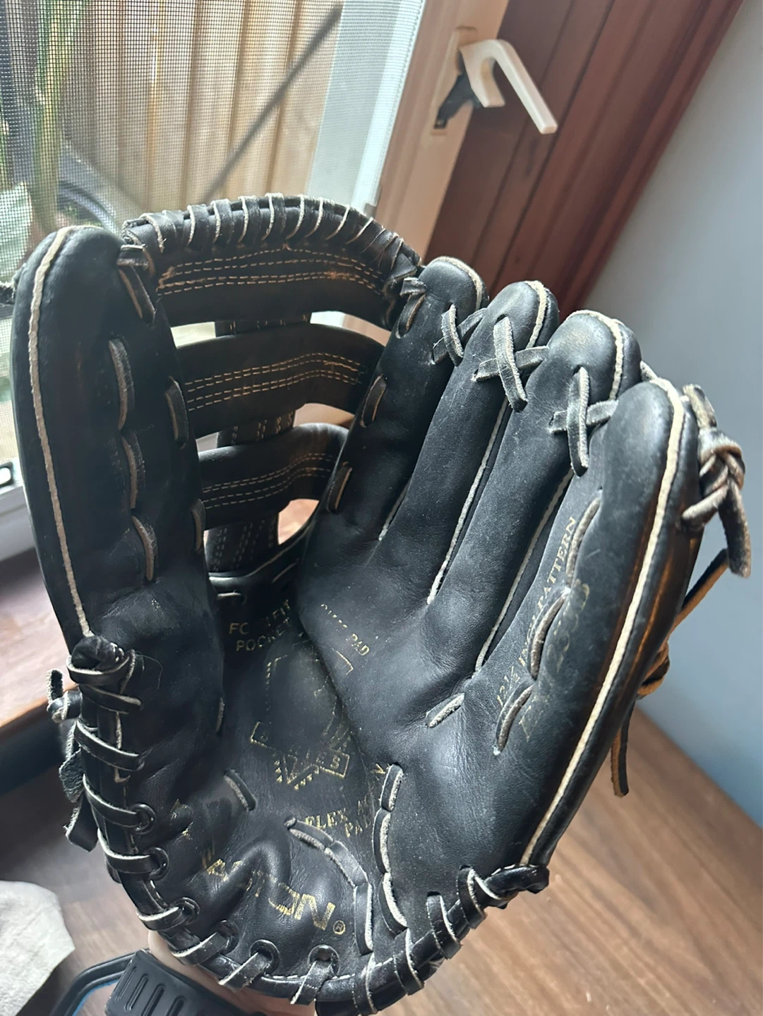 Easton EX125B Baseball Glove 12.5 inch