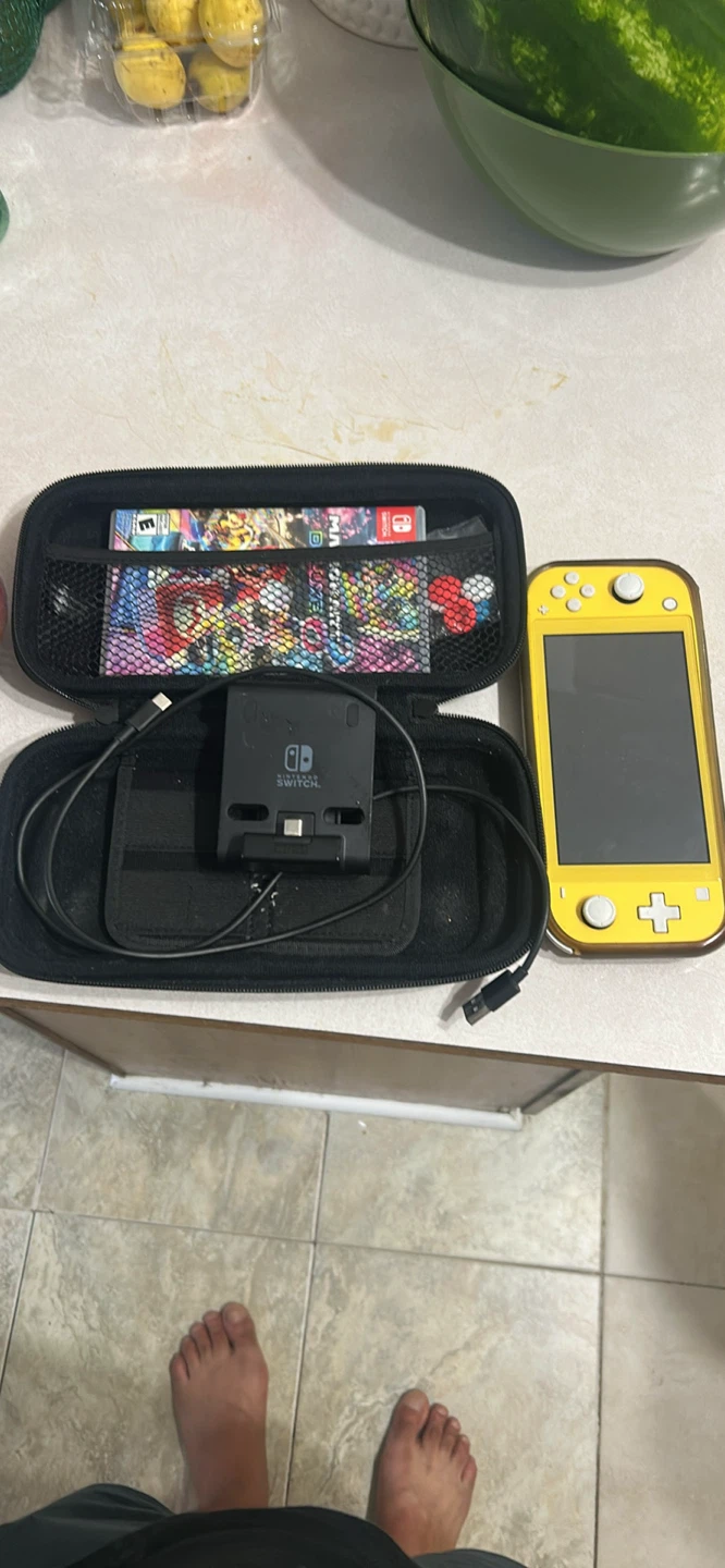 Nintendo Switch Lite Yellow - Bundle