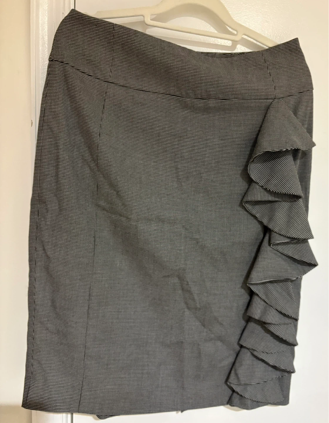 ⚽️ DESIGN Black & White Skirt with Ruffles - Size 8