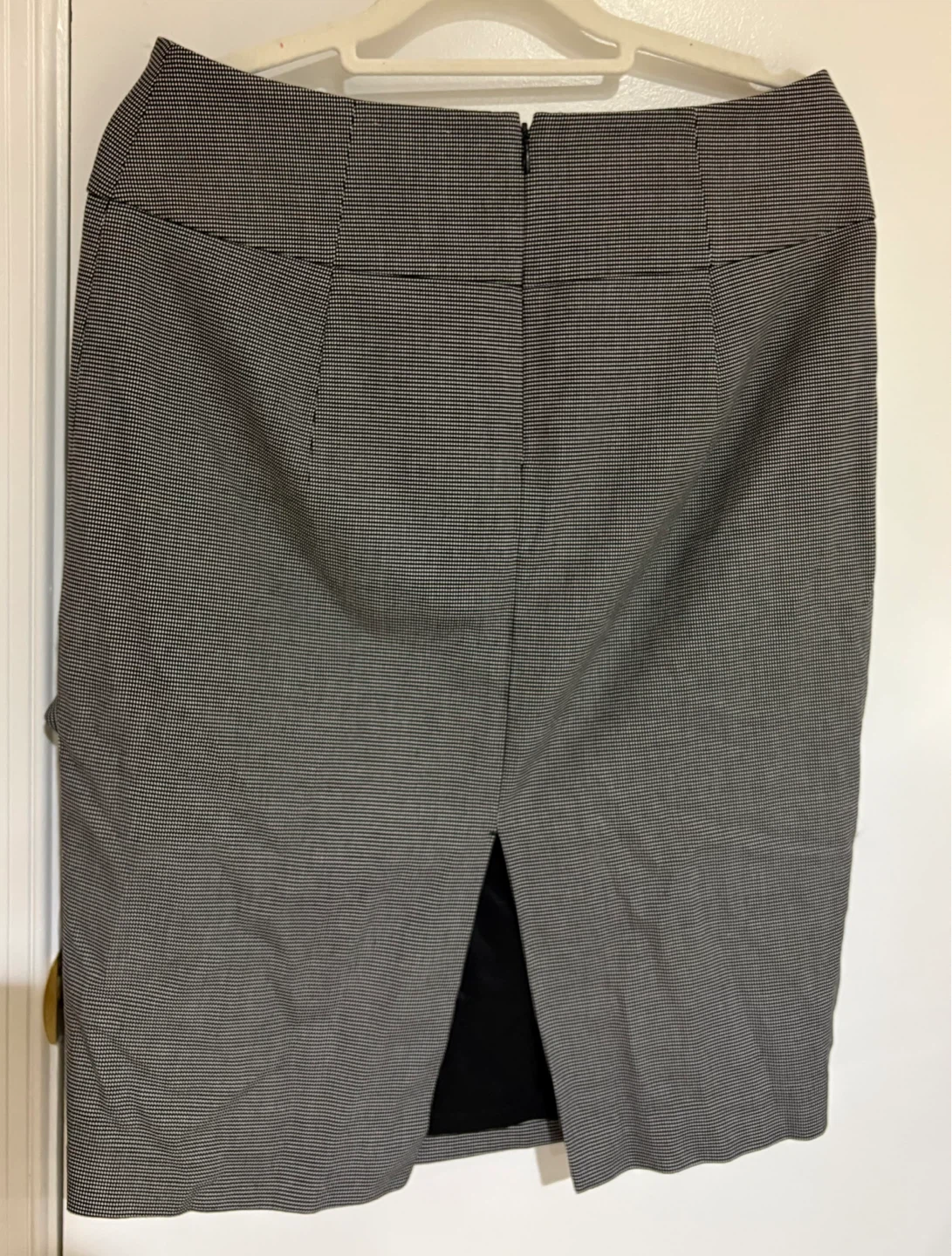 ⚽️ DESIGN Black & White Skirt with Ruffles - Size 8 - photo 4