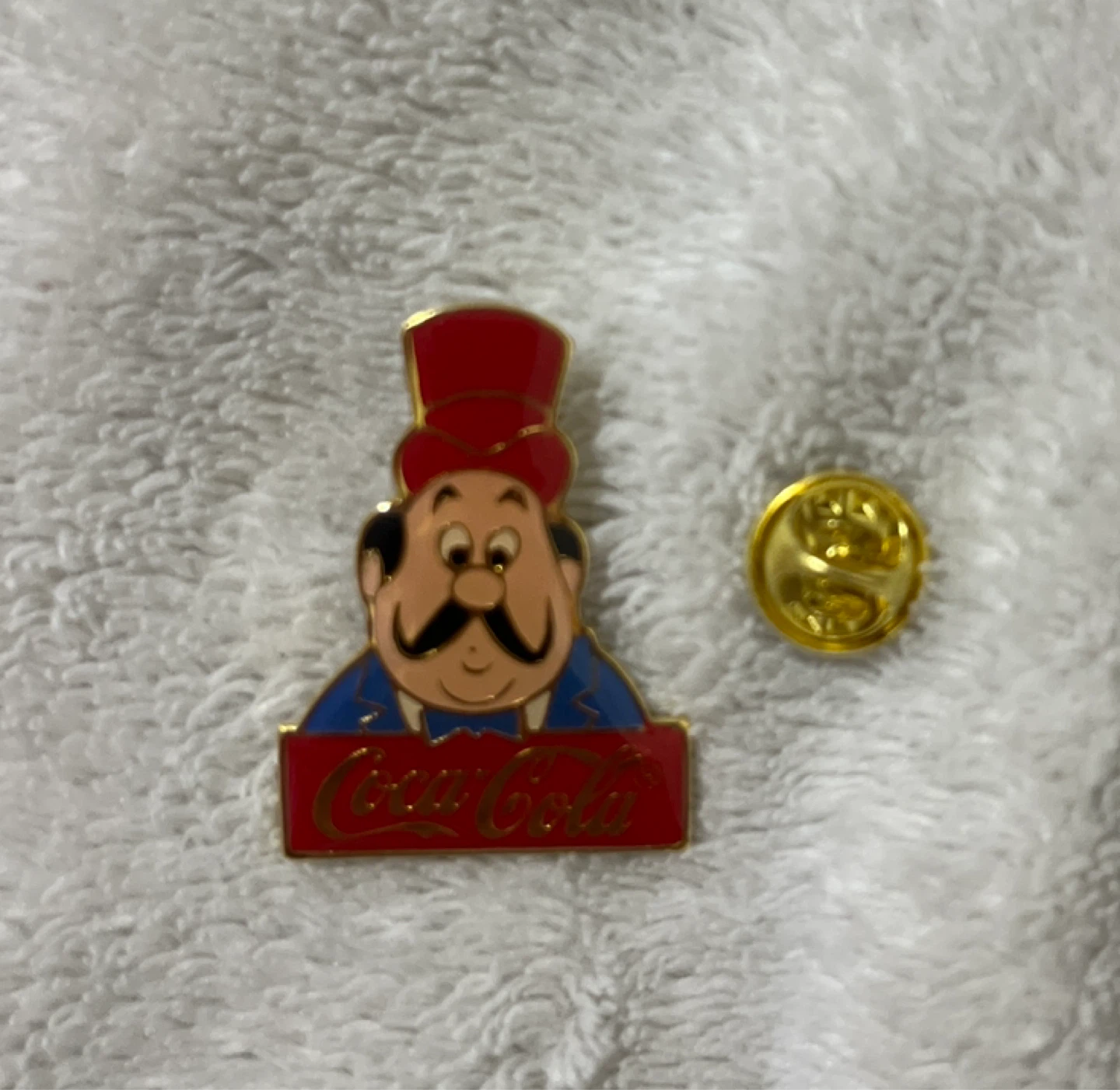 ⚽️Coca-Cola Enamel Pin