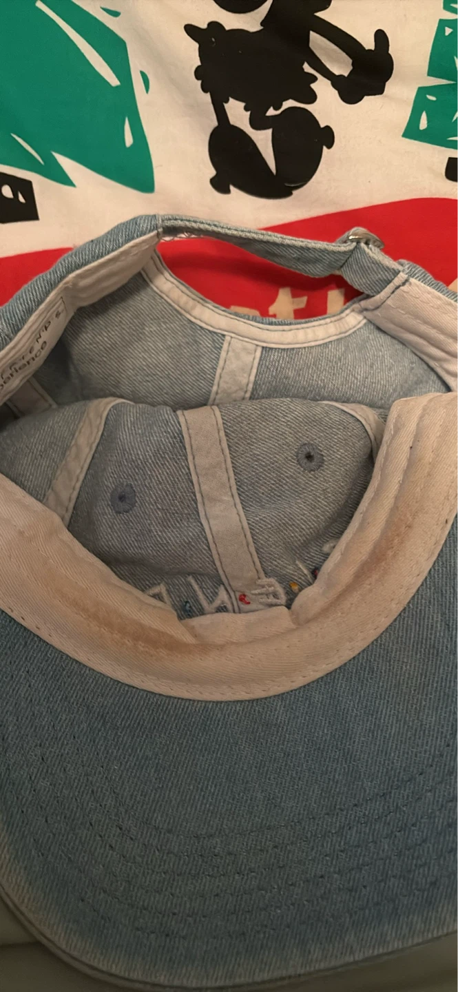 Friends experience hat  has a stain on the inside - photo 2