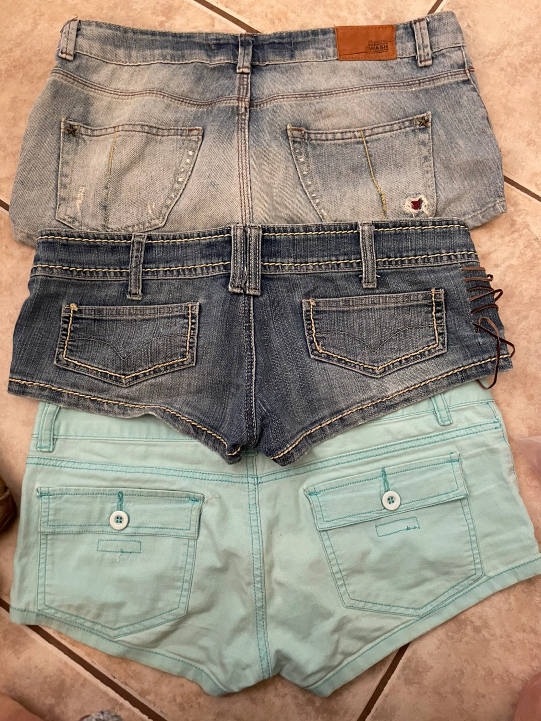 3 pairs of women's shorts - photo 2