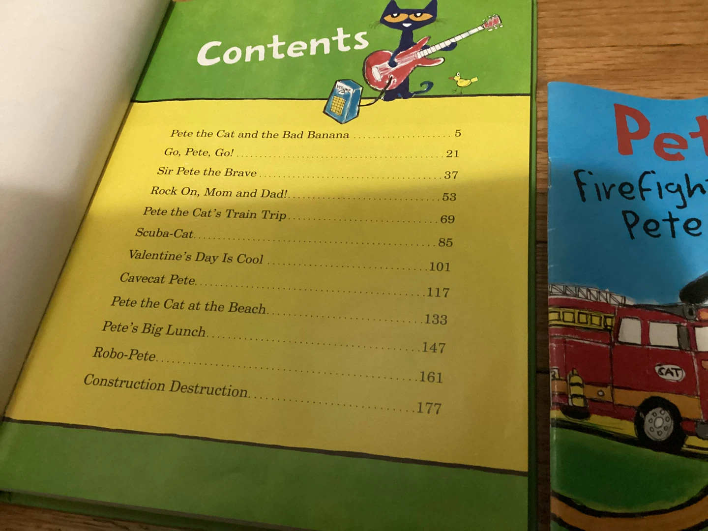 ⚽️Pete the Cat 5-Minute Stories & Firefighter Pete Books - photo 2