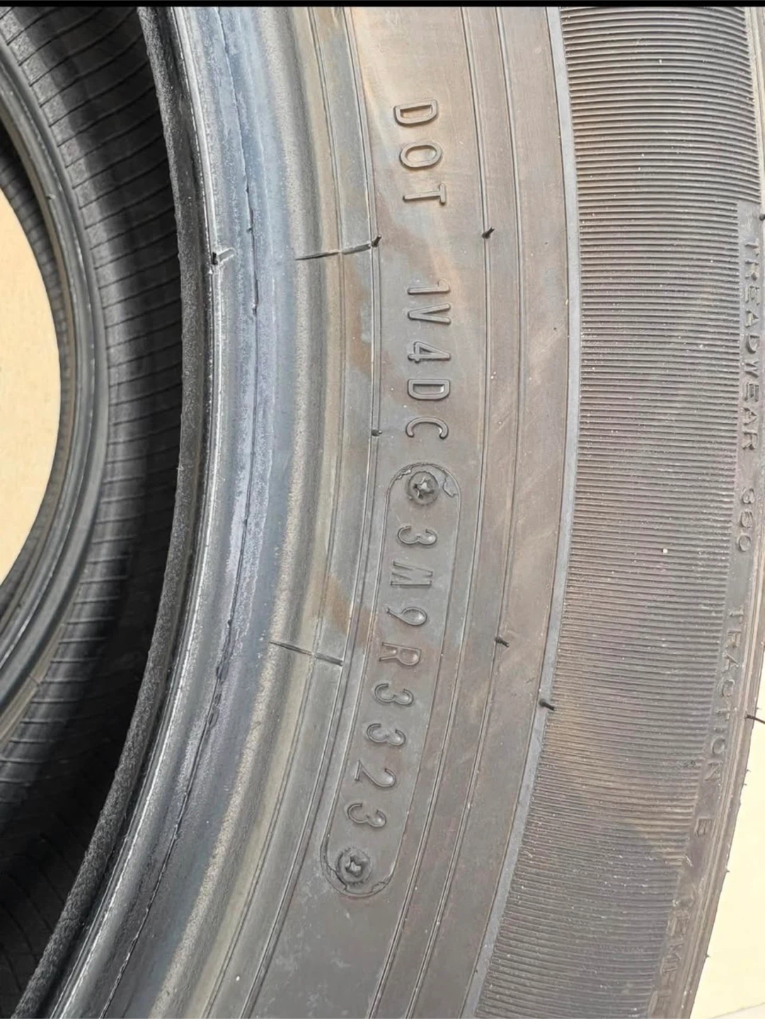 Dunlop All Season Tires 235/60R/18 103H - photo 2