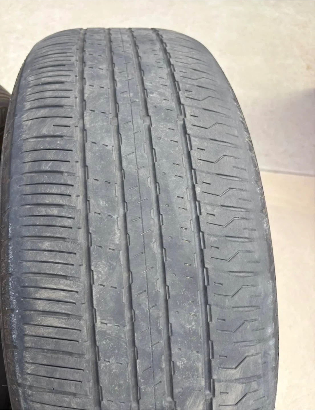 Dunlop All Season Tires 235/60R/18 103H - photo 3