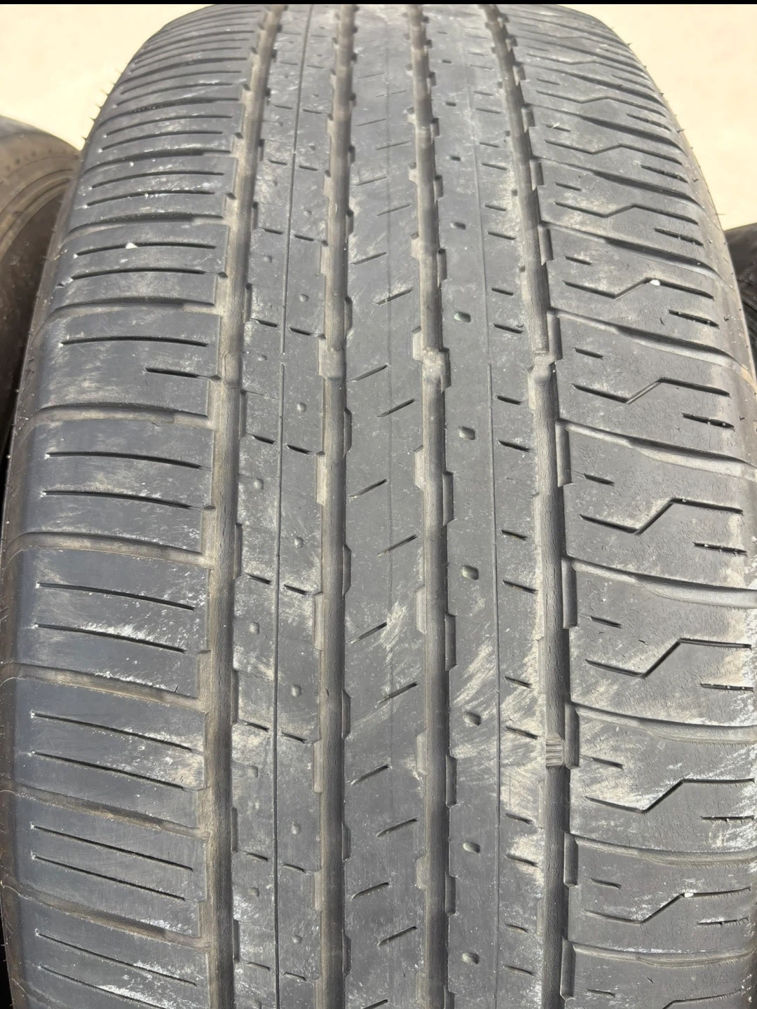 Dunlop All Season Tires 235/60R/18 103H - photo 5