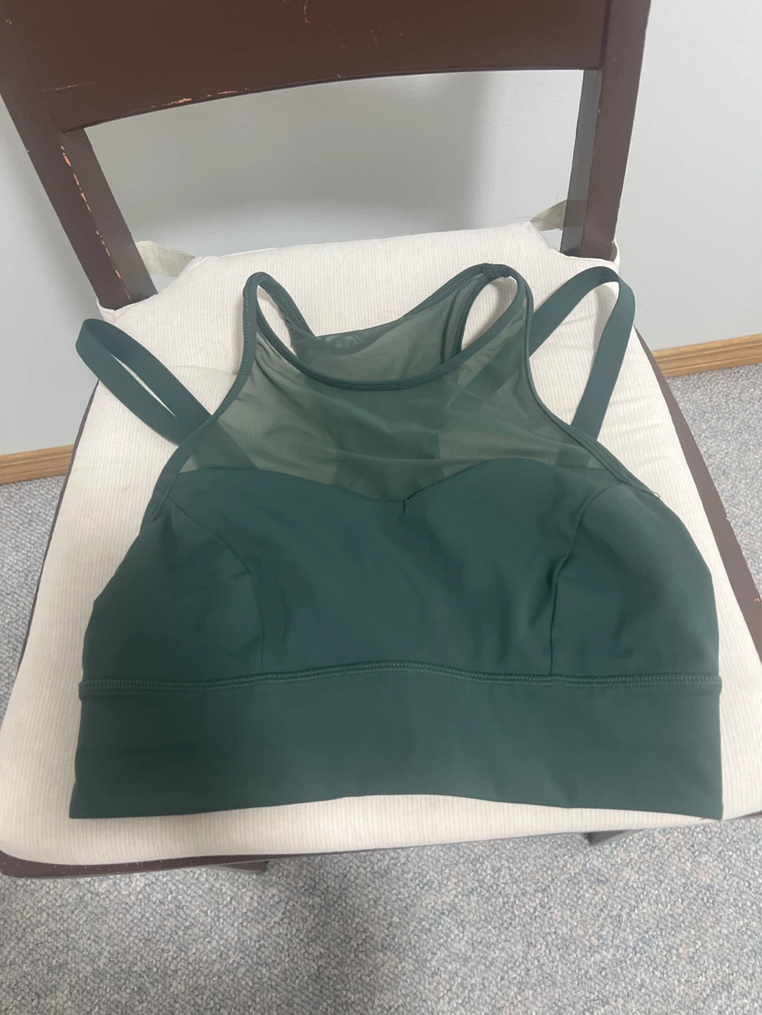 Lululemon Sports Bra size 6 - photo 3