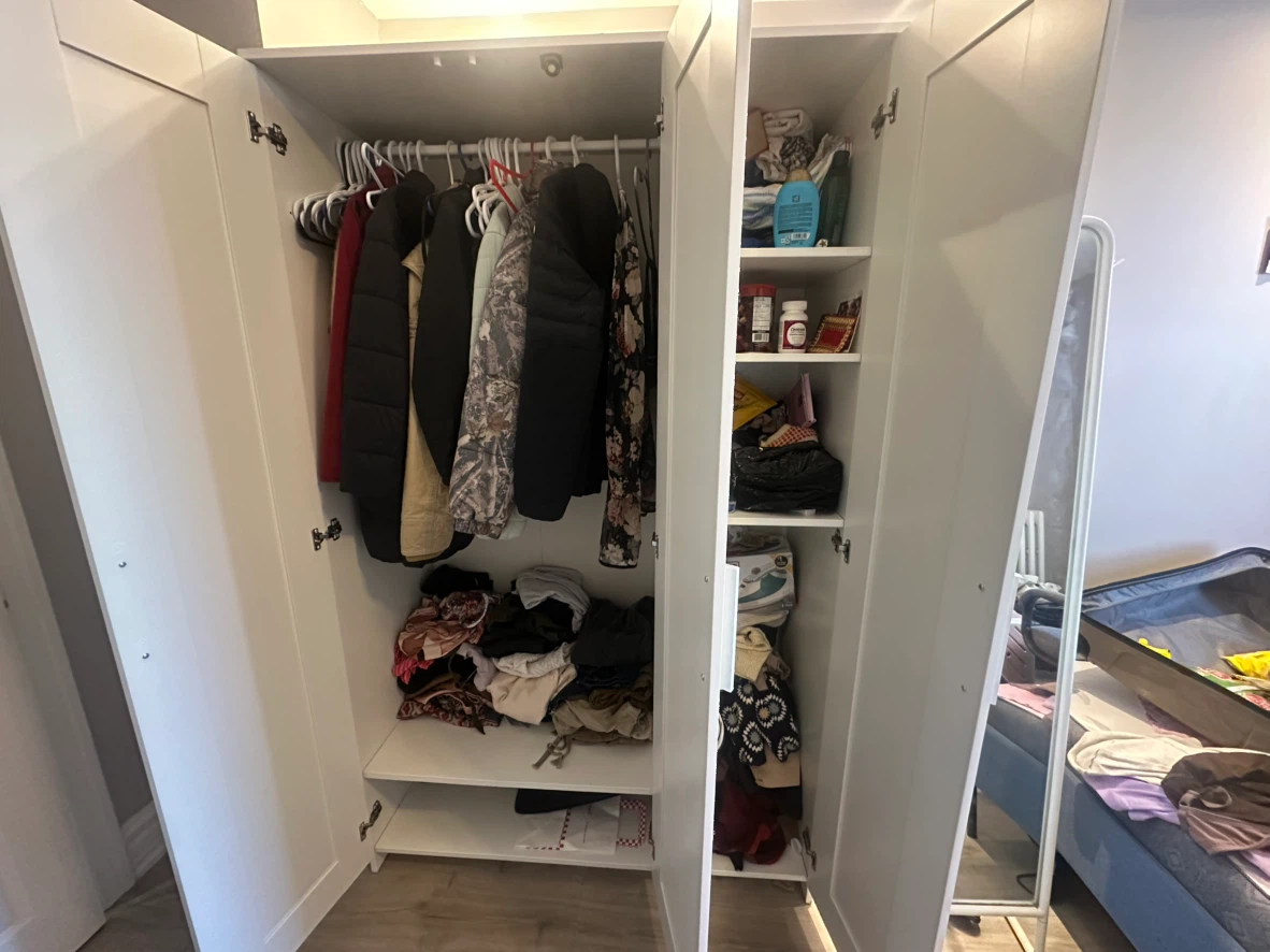 Moving-out sale.Tripledoor Wardrobe with mirror-white - photo 2