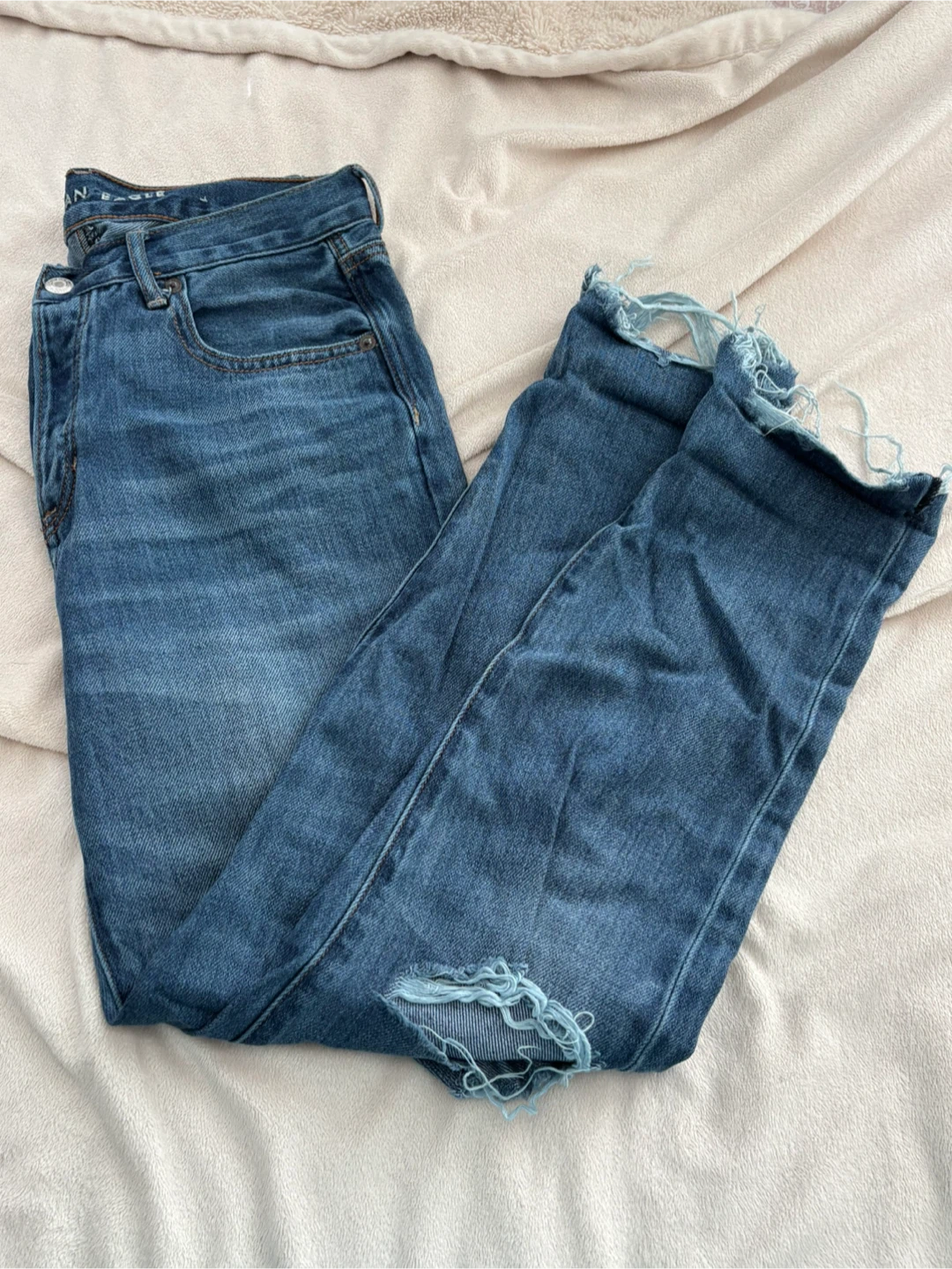 American Eagle Distressed Blue Jeans