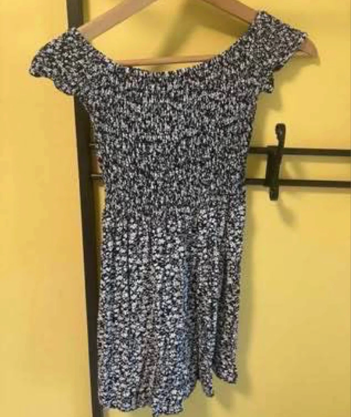 2 dresses & 2 rompers (Small) (Never worn)(All for FREE) - photo 2