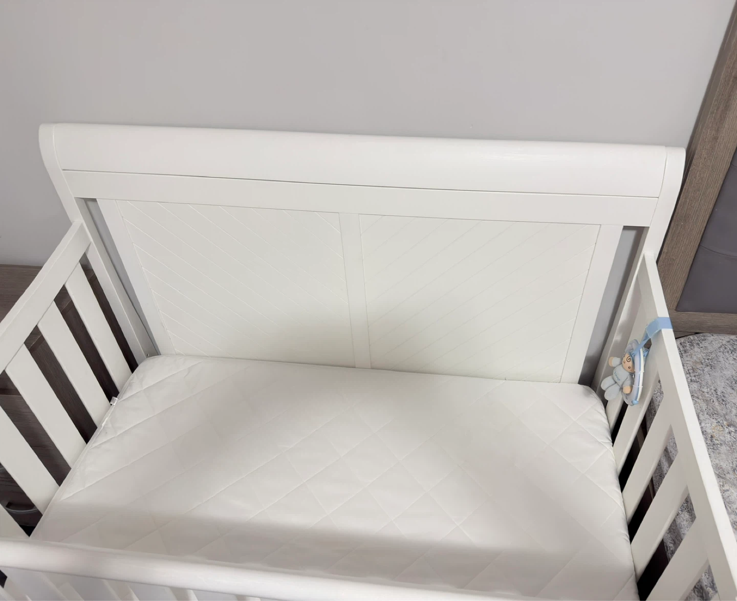 White Convertible Crib with Mattress - photo 4