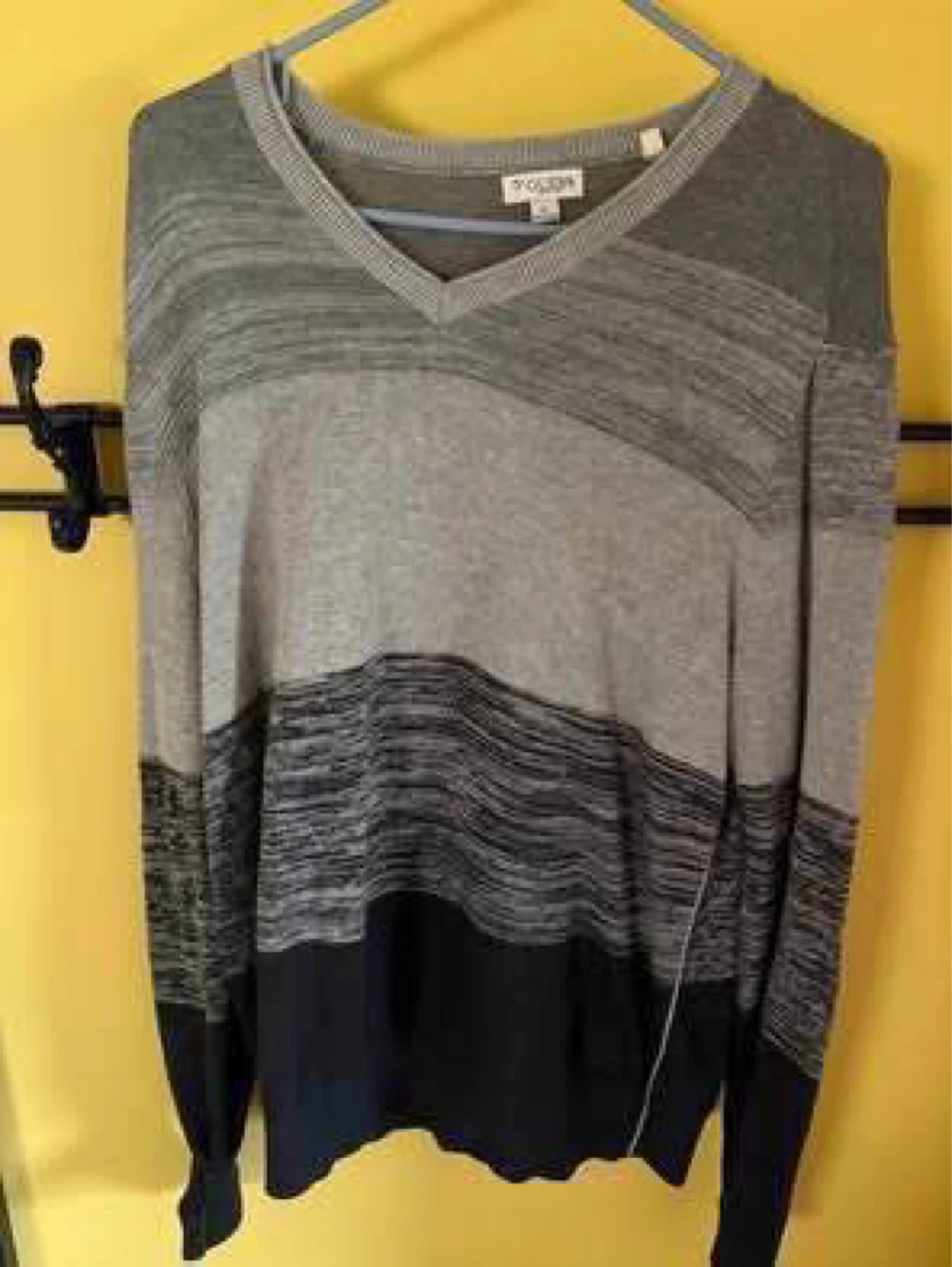 Guess Sweater (Like New) (Extra Large)(Free)