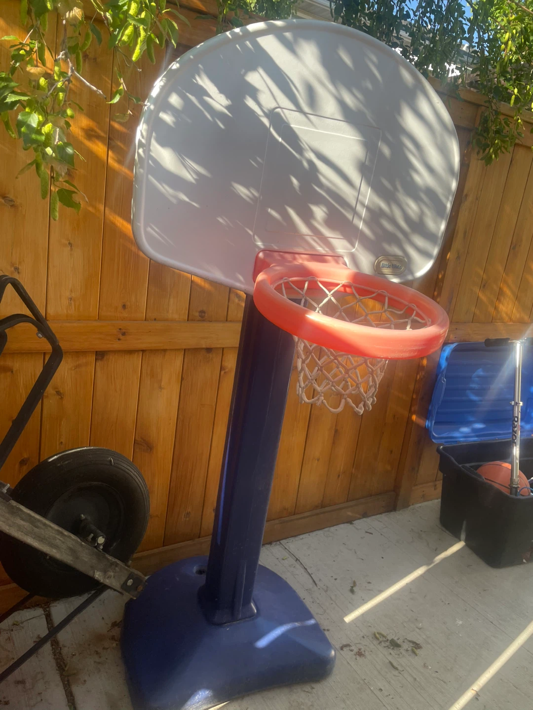 Little Tikes Adjustable Basketball Hoop