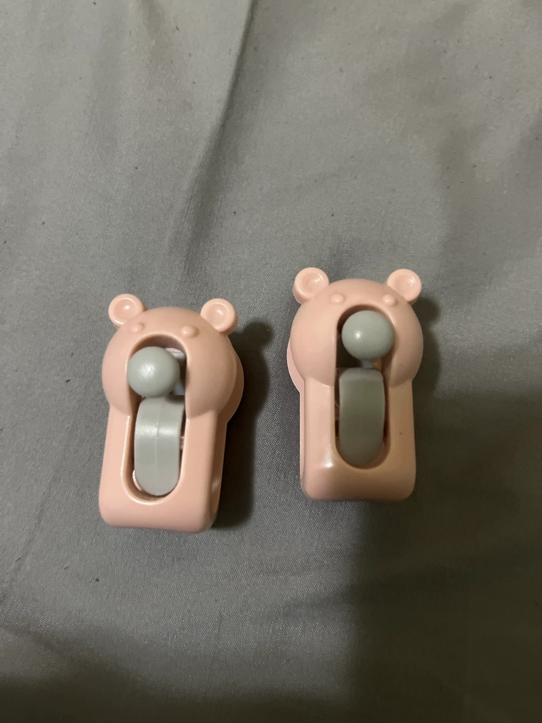 ⚽️2 Pink Bear-Shaped Blanket Clips