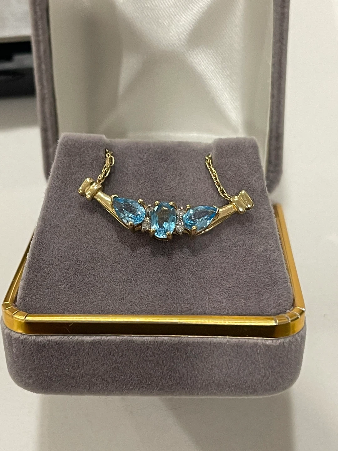 Topaz diamonds necklace