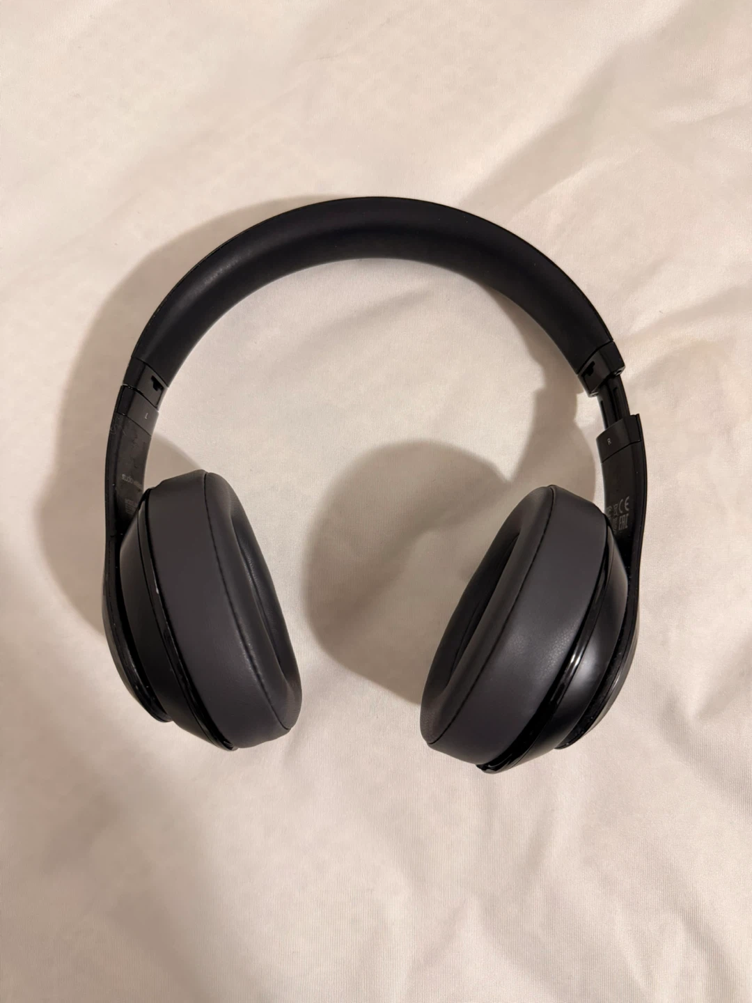 Beats Solo 3 Wireless Headphones with case - photo 2