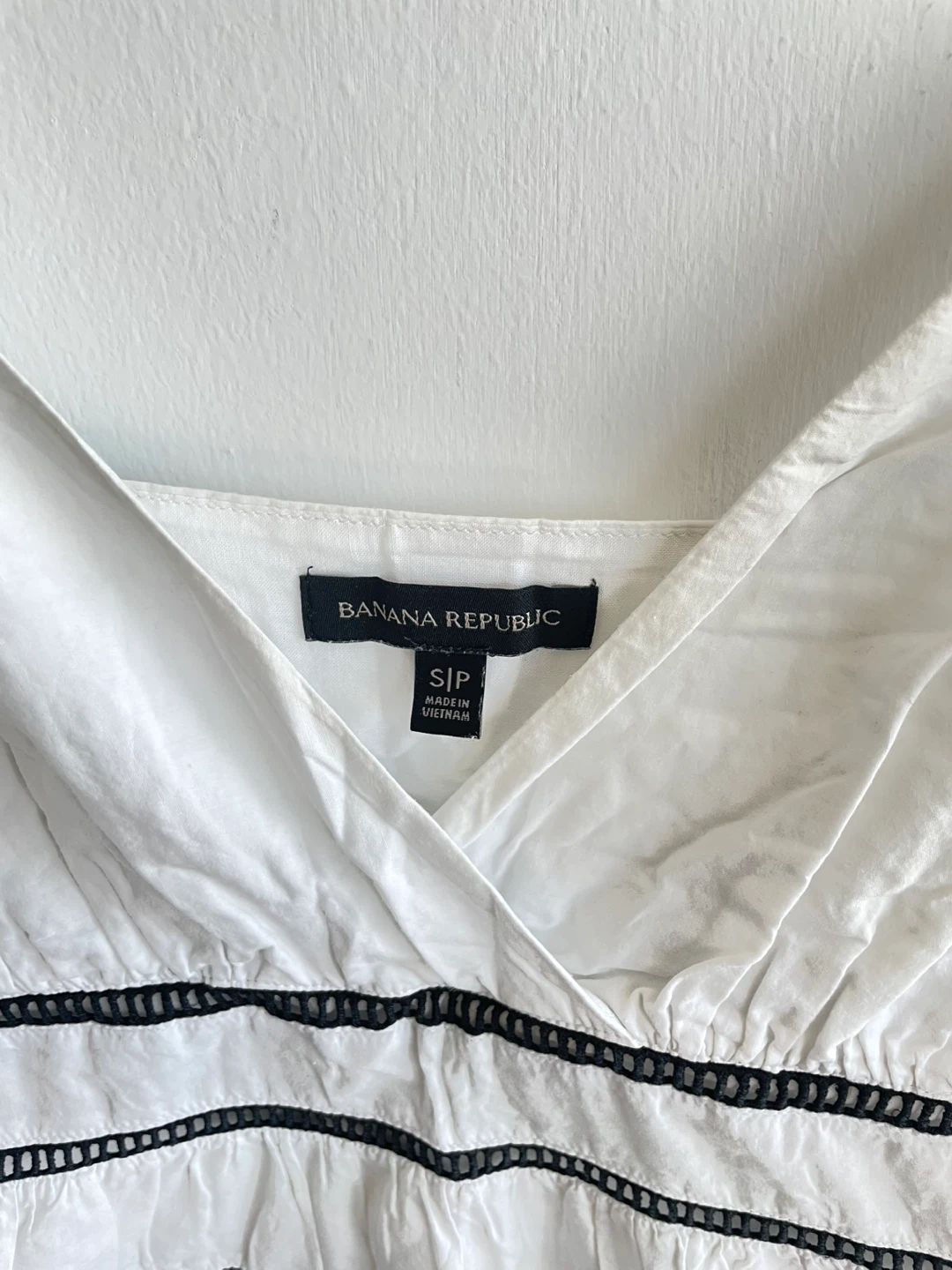 Banana Republic White Embroidered Camisole Top - Size S - photo 2
