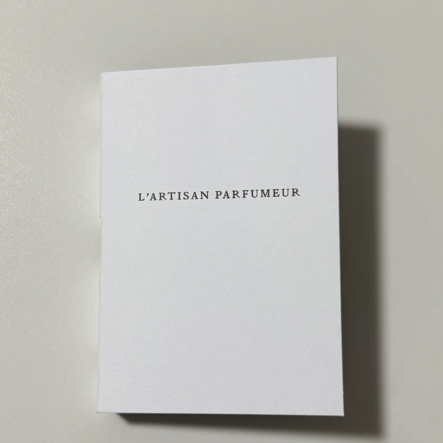 L'Artisan Parfumeur Ode à l'Oudh EDP 1.5ml ⚽️
