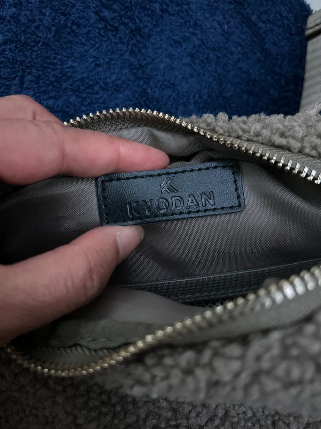 ⚽️ Grey Sherpa Fanny Pack / Crossbody Bag - photo 3