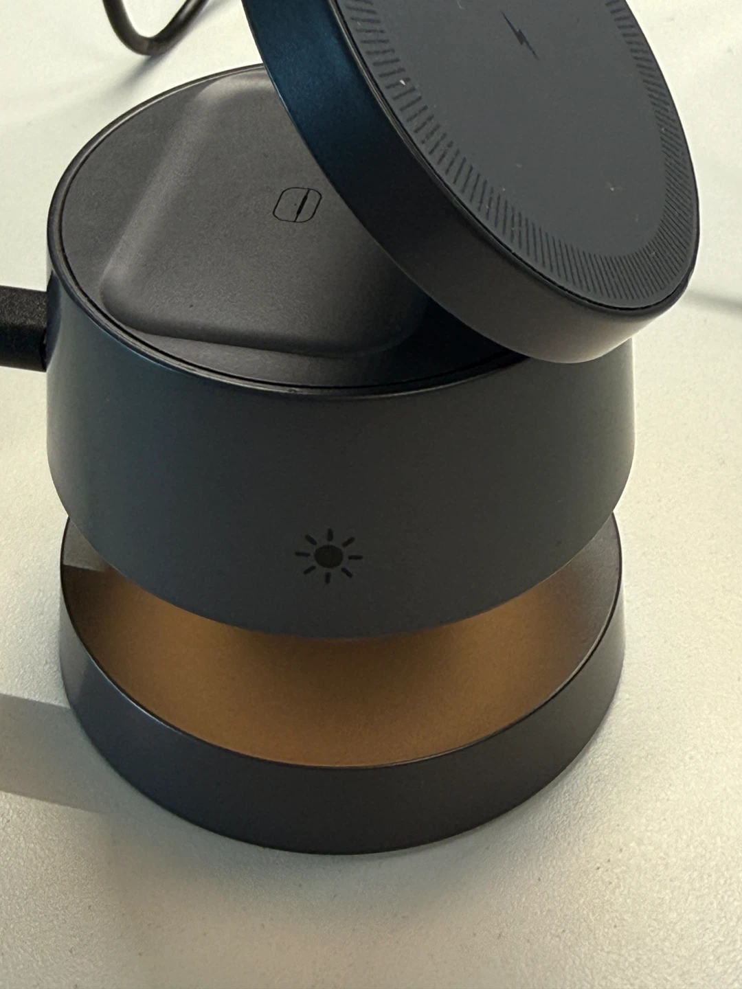 iVANKY 4 in 1 Wireless Charger - photo 3