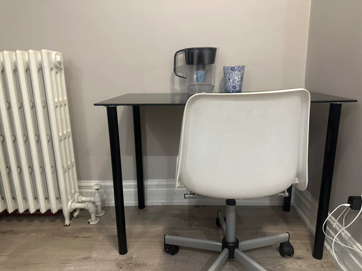 Moving out sale. Set of chair and table - photo 2