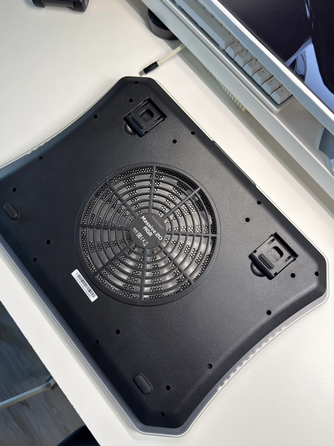 Thermaltake Massive 20 RGB Laptop Cooling Pad - photo 2