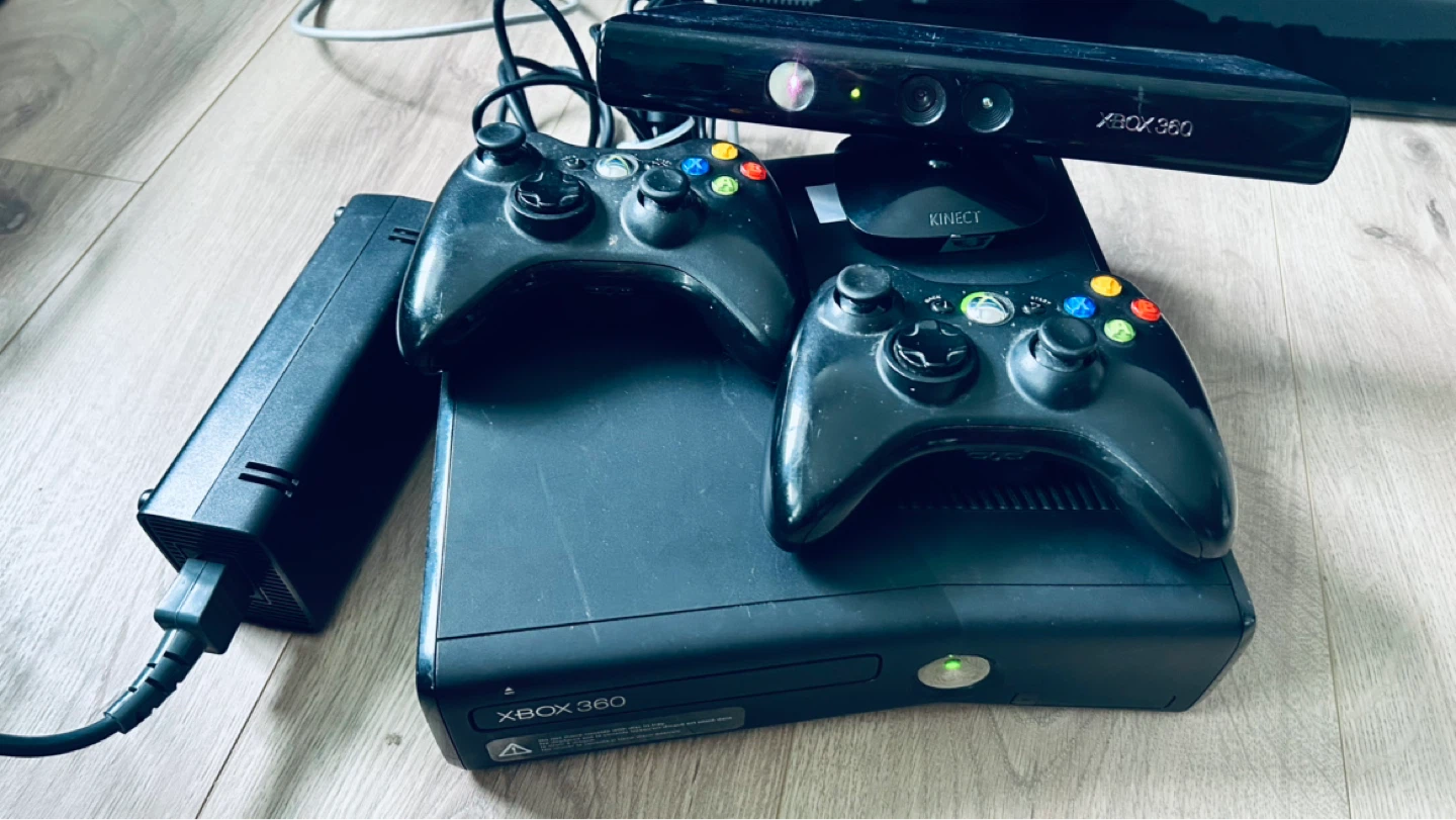 Xbox 360 Slim Bundle – Kinect, 2 Controllers, Games & HDMI - photo 3