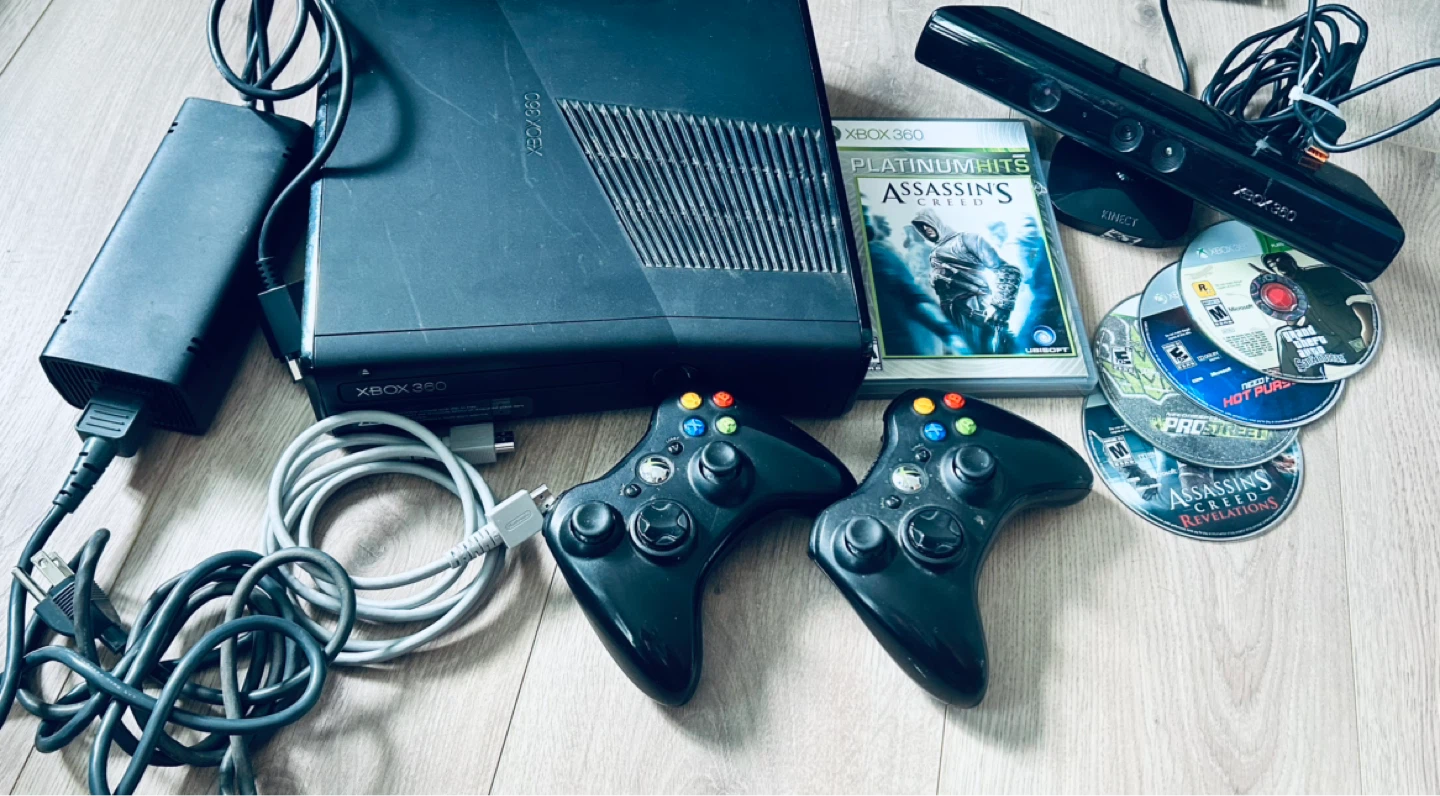 Xbox 360 Slim Bundle – Kinect, 2 Controllers, Games & HDMI