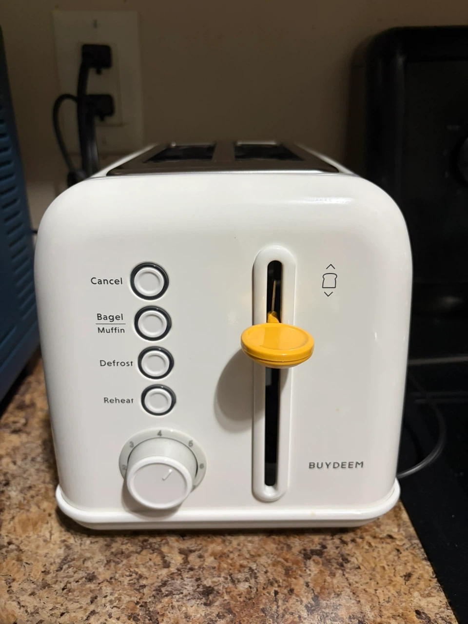 BUYDEEM White 2-Slice Toaster