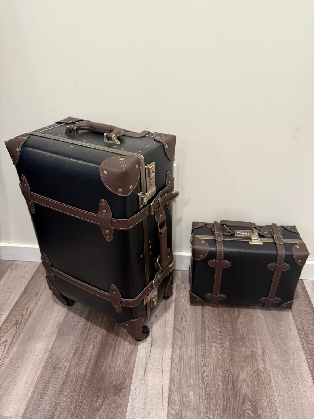 Vintage Style Luggage Set - Black & Brown