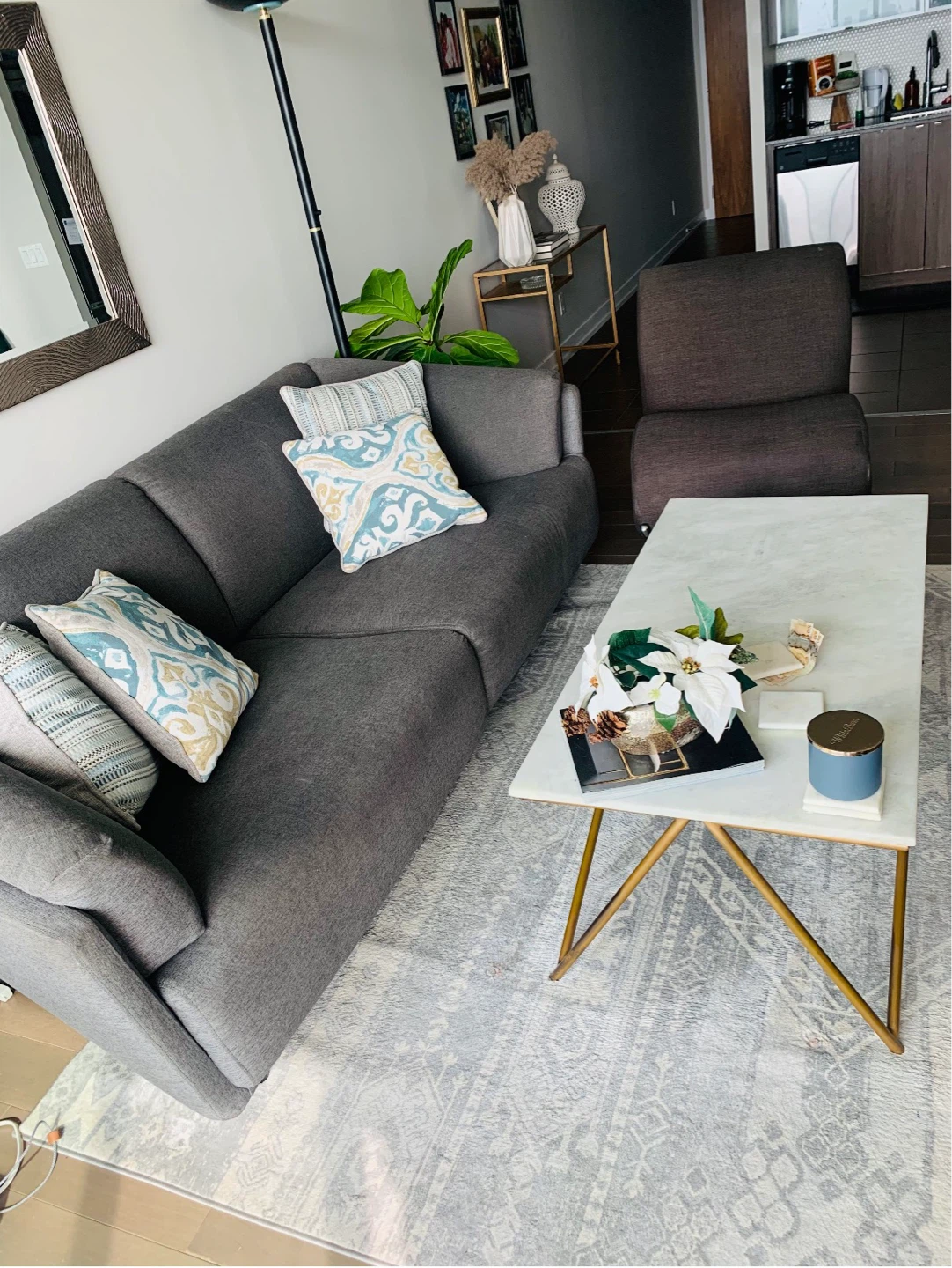 White Marble Coffee Table with Gold Legs - photo 2