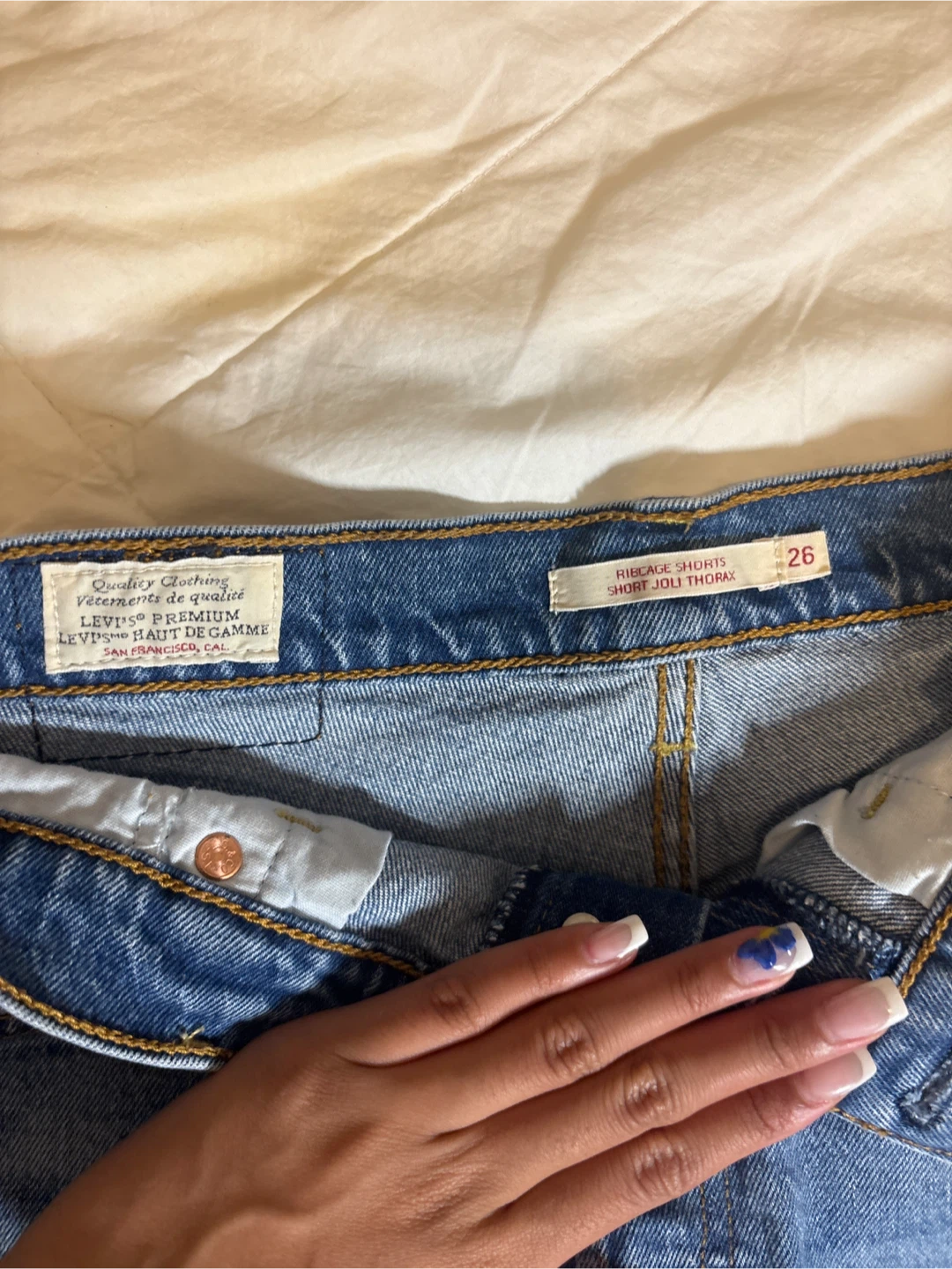 Levi's Women's Ribcage Denim Shorts Size 26 - photo 3