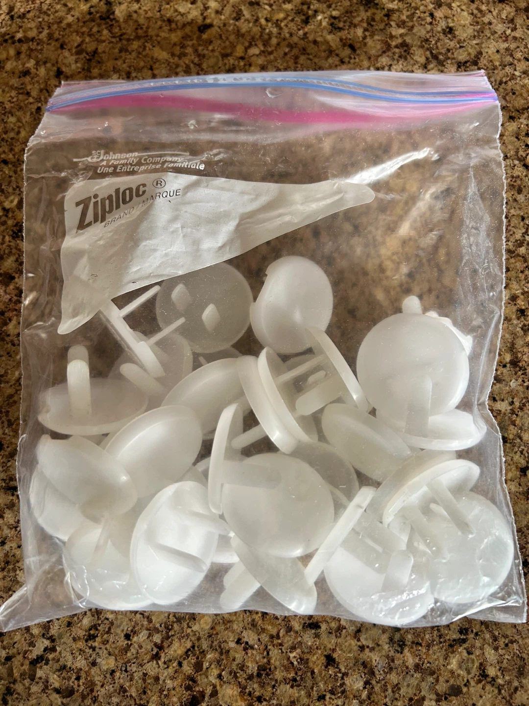 Safety 1st Child Safety Outlet Plugs (31 count) ⚽