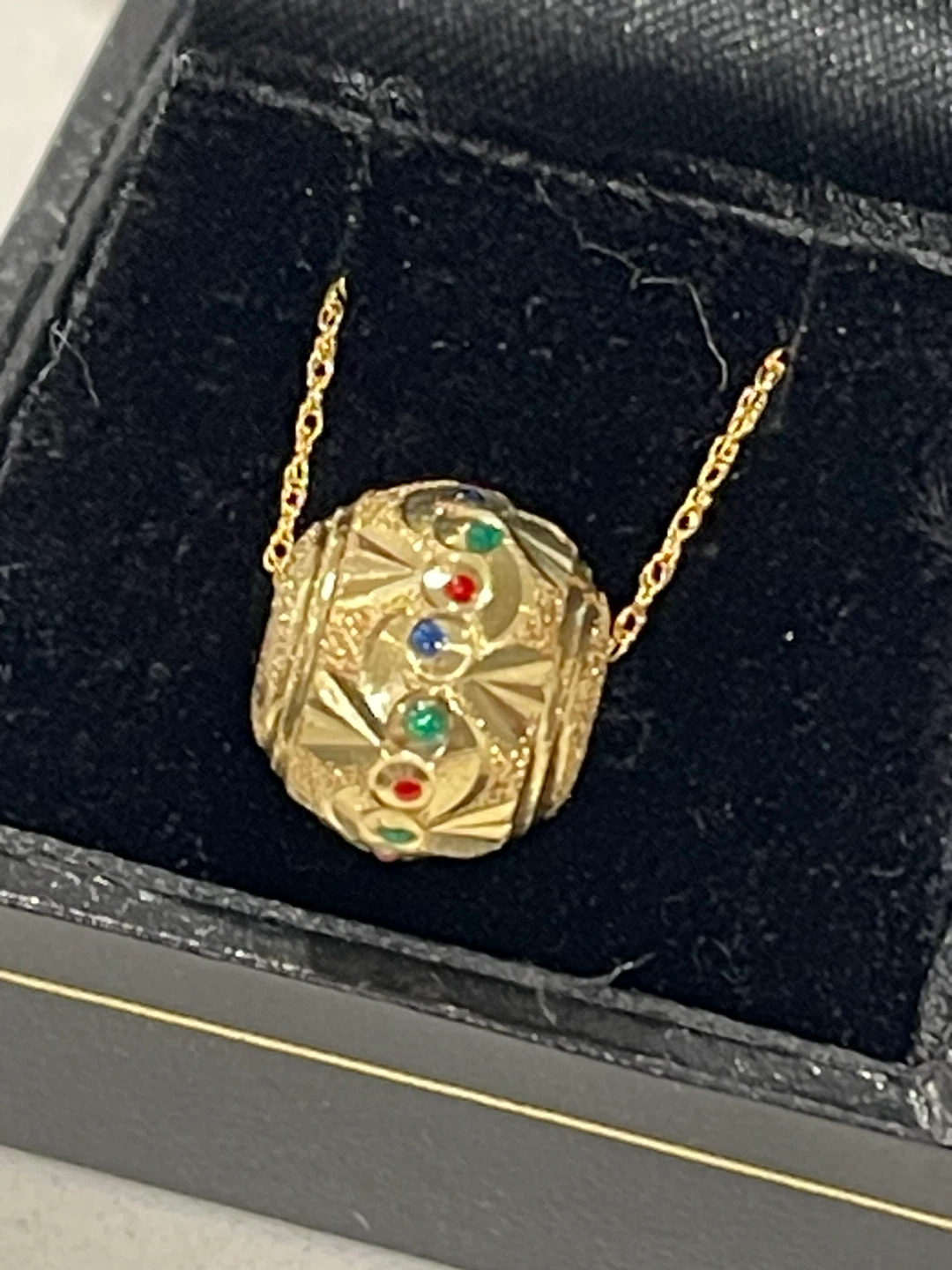 14k Gold Necklace with Decorative Pendant