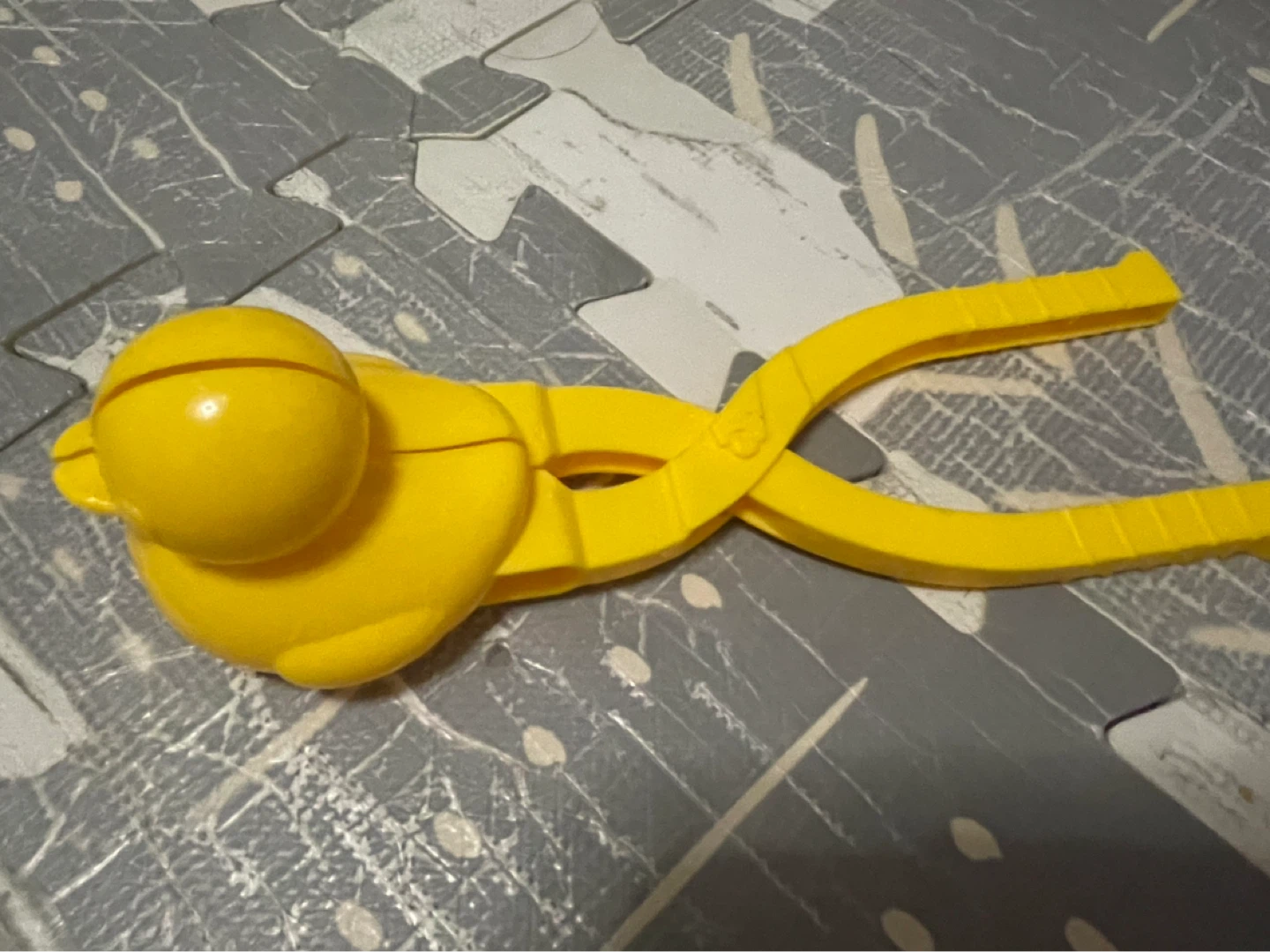 ⚽️Yellow Snowball Maker Toy