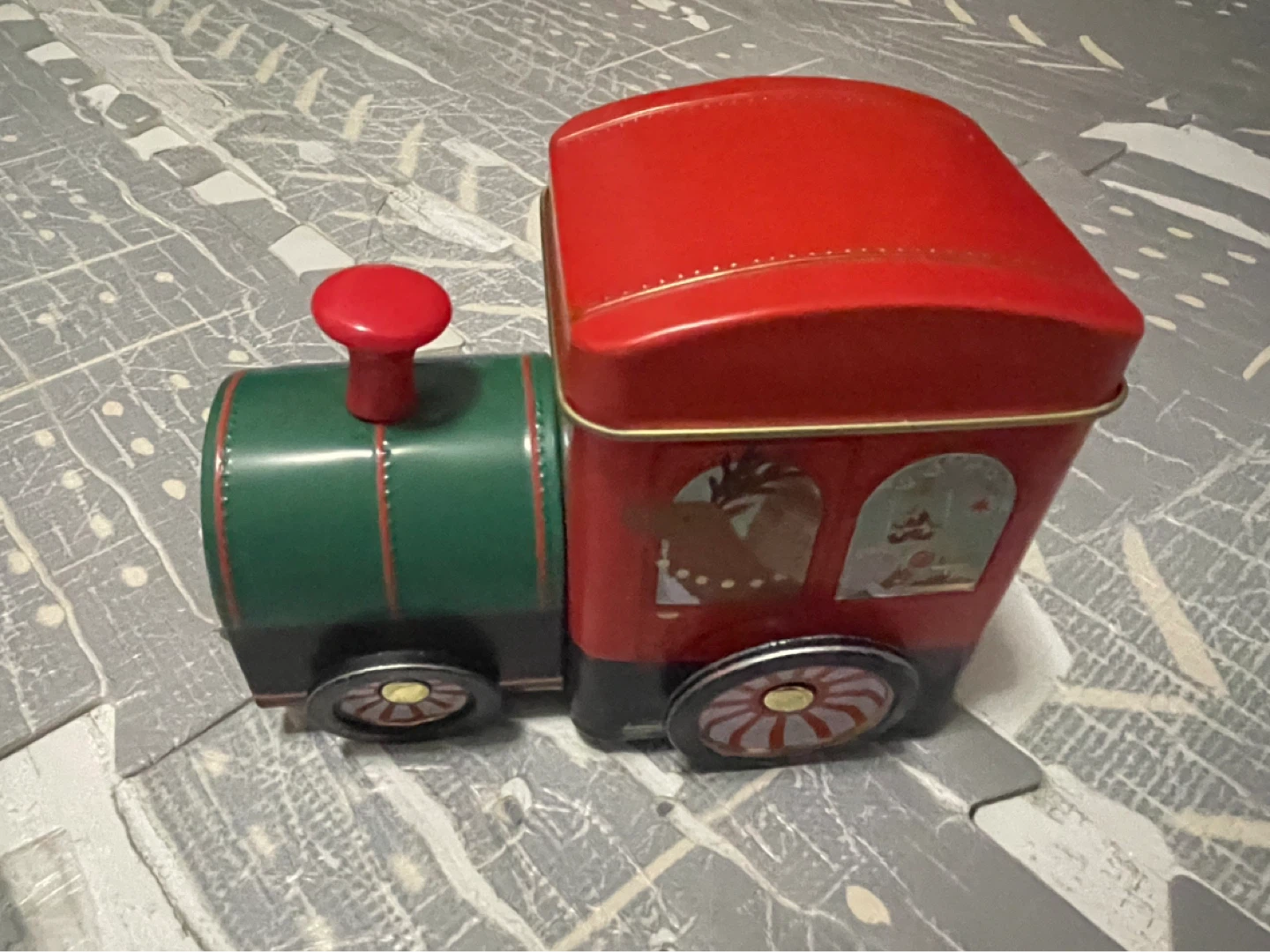 ⚽️Red and Green Christmas Train Tin