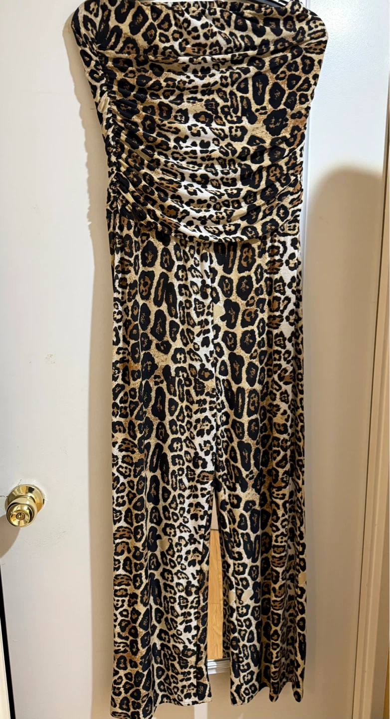 Leopard Print Strapless Jumpsuit size large ⚽️