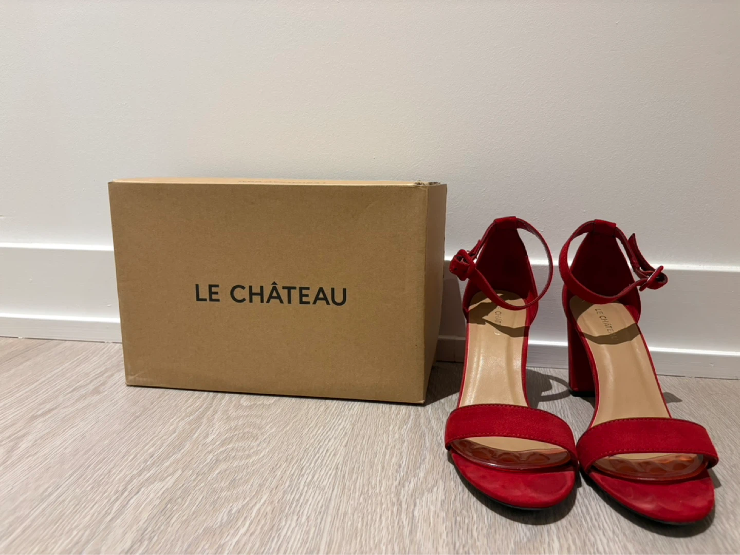 US 39 - Le Château Red Suede Block Heels - photo 5