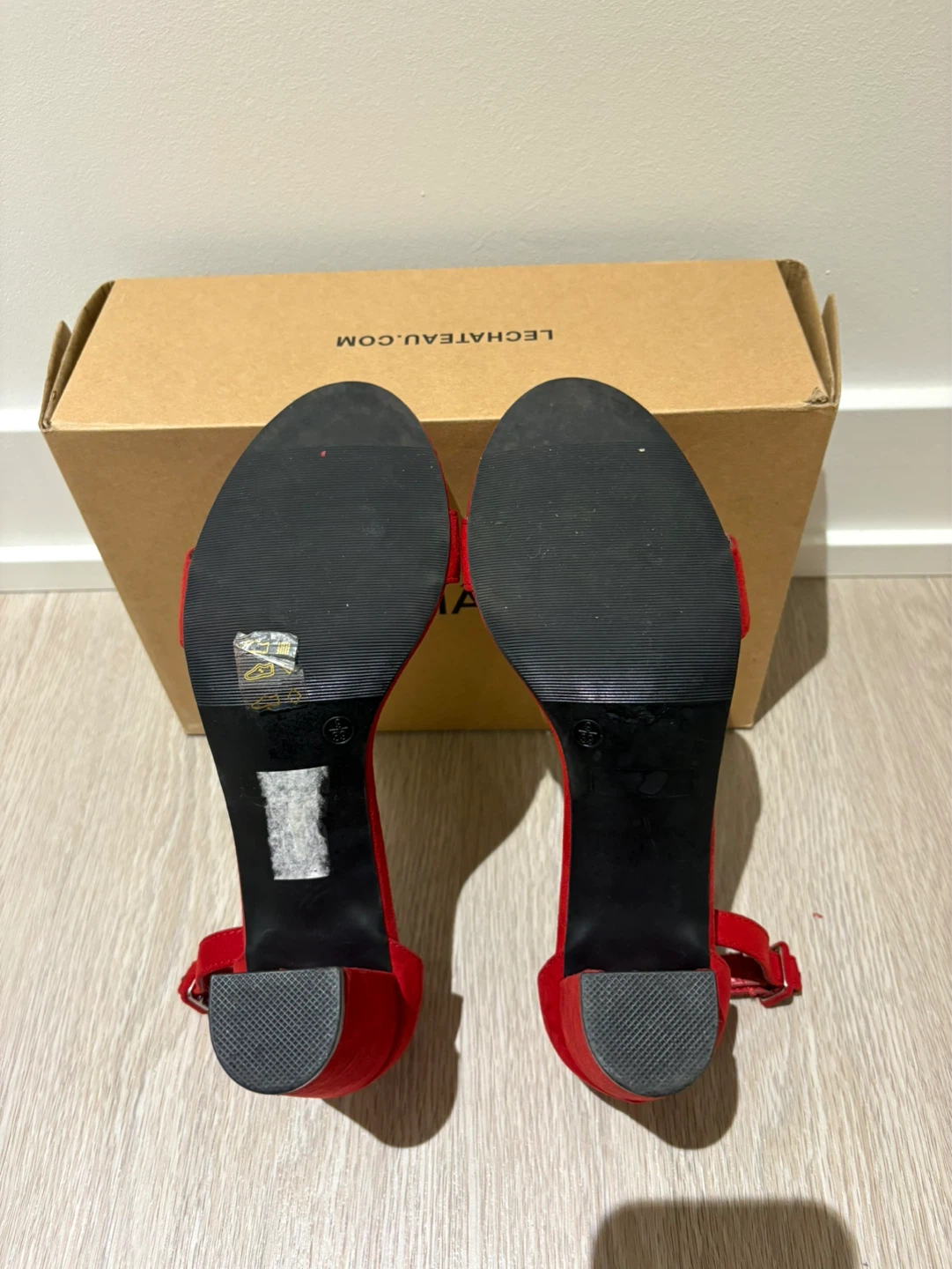 US 39 - Le Château Red Suede Block Heels - photo 4