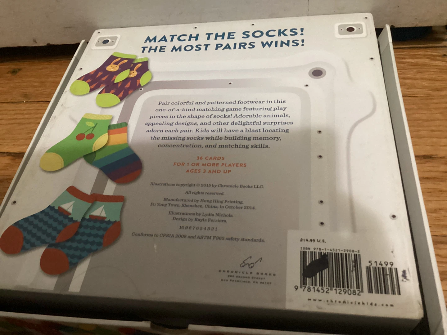 ⚽️Chronicle Books Missing Socks Matching Game - photo 2