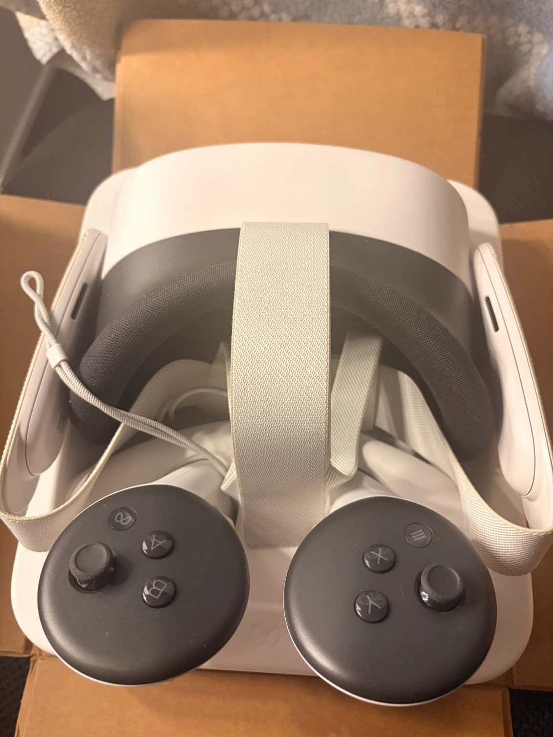 Meta Quest 3S 128GB VR Headset with Controllers - photo 2