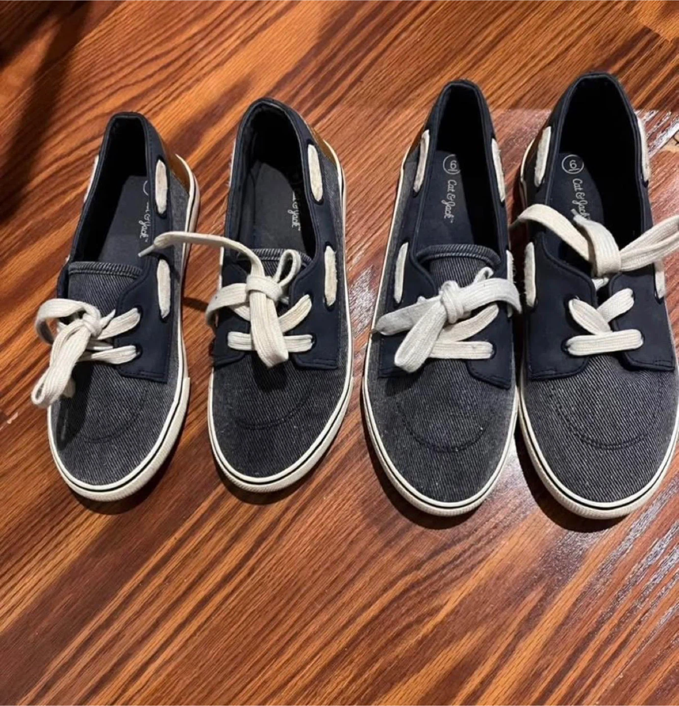 Cat & Jack Navy Blue Canvas Sneakers size 4 and 6 big kids⚽️