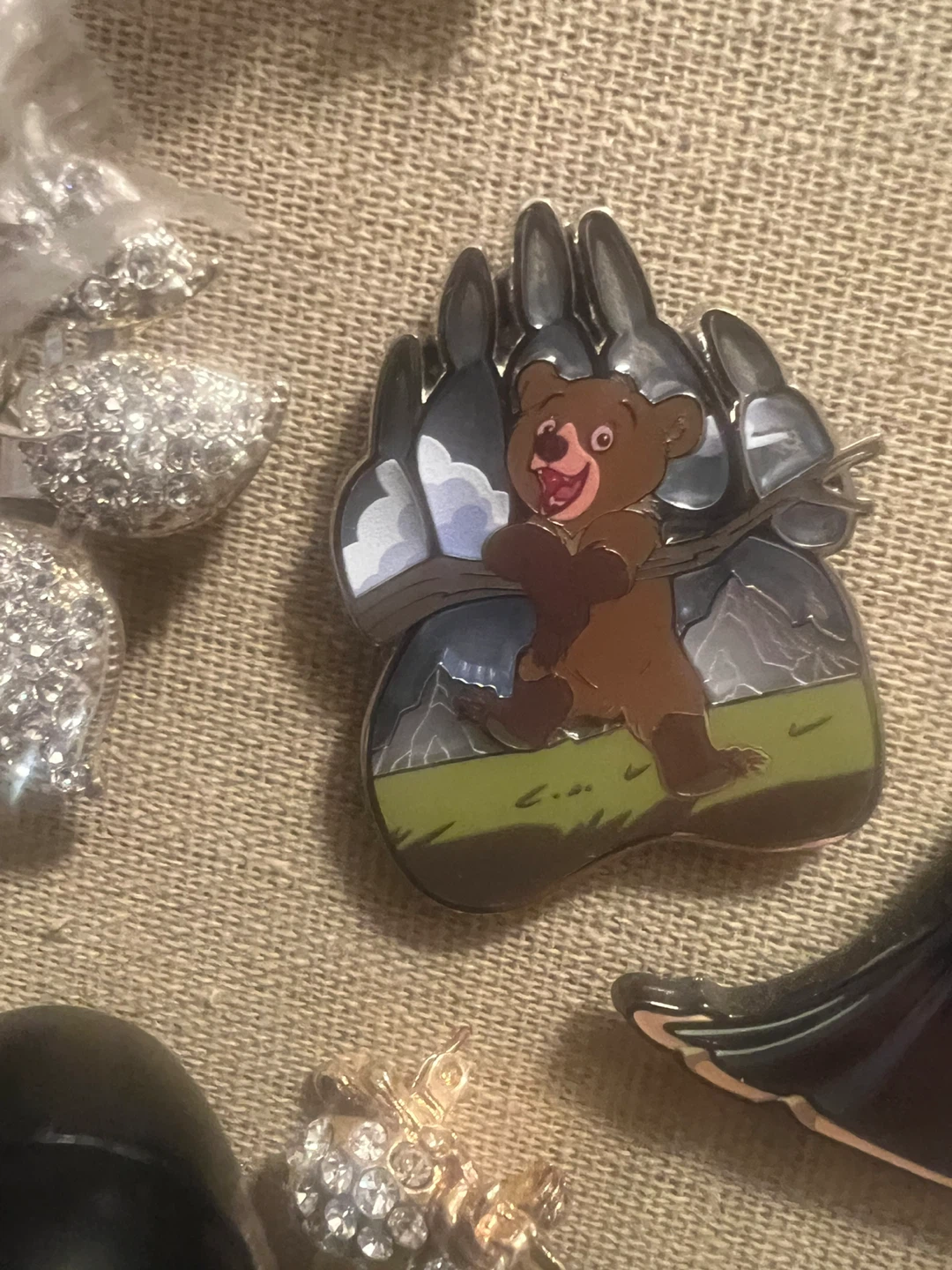 Bear in Paw Enamel Pin ⚽