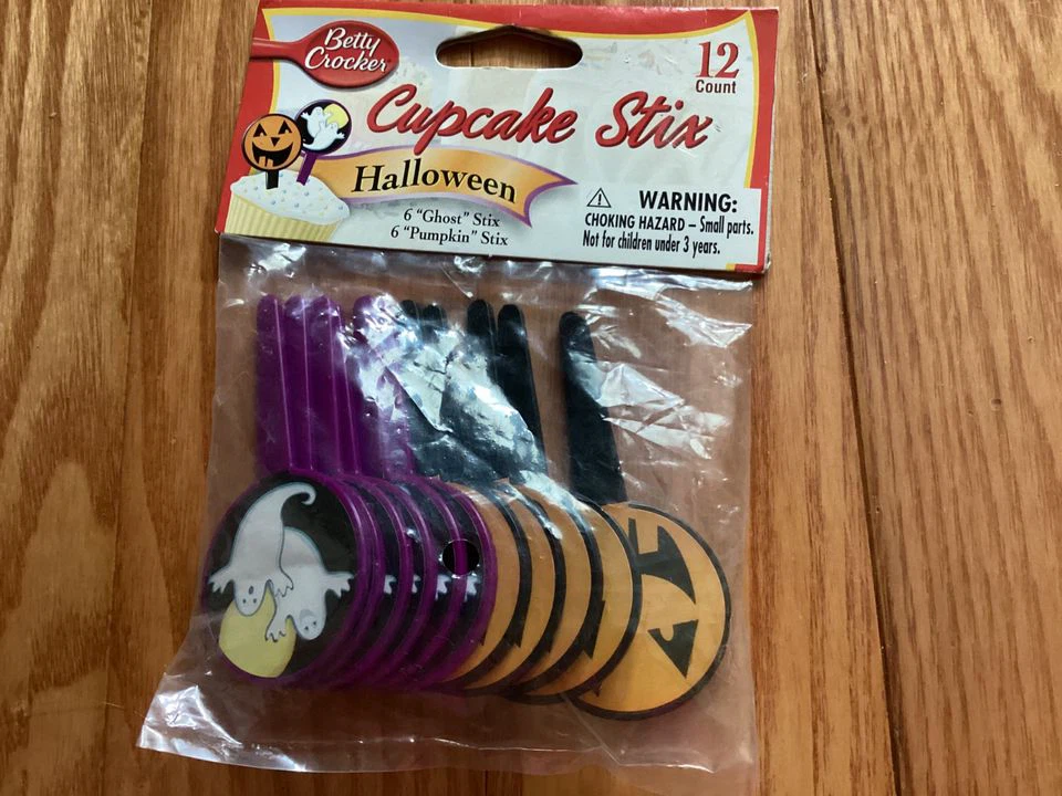 New Halloween Cupcake Stix 12/pack $0.75/pack soccer ⚽️